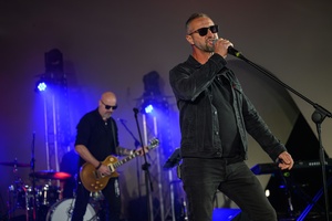 Koncert: Rock na Starówce - Na scenie zespół Skyether grający utwór Ottweiler